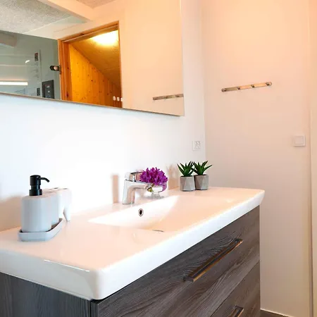 Tatil Evi Luxurious Summer House With Space For Relaxation