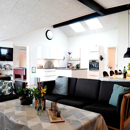 Tatil Evi Luxurious Summer House With Space For Relaxation